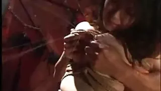 Cycata Murzynka okazała się fanatykiem BDSM i błagała o zasadzkę głębiej filmy pornl