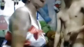 Ciemny odcień zachwycił dojrzałą kobietę sex filmy xxx z niezapomnianym Interracial stosunek płciowy