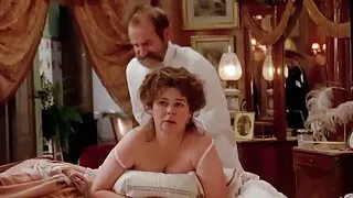 Japońska żona OKI Hitomi ssie kutasa nieznajomego pod darmowe filmy orno kierunkiem męża