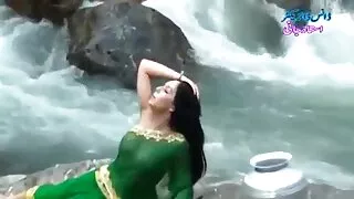Zmysłowe Brunetki uczestniczą sex hd filmy w łóżku Trójkąt