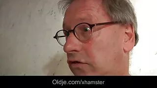Mężczyzna namiętnie rozbija każdą dziurkę big-titted filmy pirno shabolda w pończochach