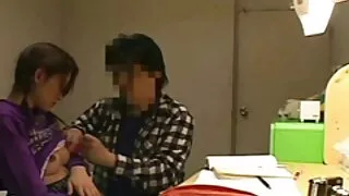 Dostałam kwiaty z cukierkami i Ostro pieprzyłam się z facetem w łazience filmy pirno