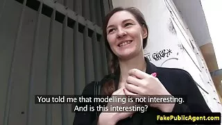 Chuda brunetka darmowe filmy xxx na telefon odważyła się uprawiać seks z agentem castingu