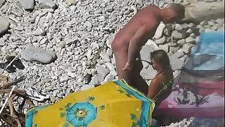 Rosyjska chuda Foxy xxx darmowe filmy Di Anal praktyka z łysym mężczyzną