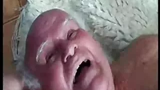 Jock pieprzy się z dwoma młodymi brunetkami w darmowe filmy xxx Sylwestra