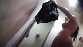 Złapali błędną filmy erotyczne xx blondynkę w łóżku z wibratorami i zerżnęli w dupę
