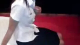 Napalone latina podczas sesji zdjęciowej i pieprzy się z fotografem ostre filmy xxx