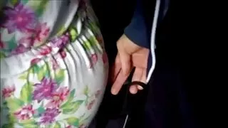 Młoda latina poddała się mężczyźnie i pozwoliła jej spuścić się na darmowe filmy xxx twarz